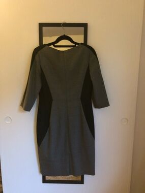 NWOT $120 stylish Classiques Entier 3/4 Sleeve Sheath Dress Gray & Black Size 8